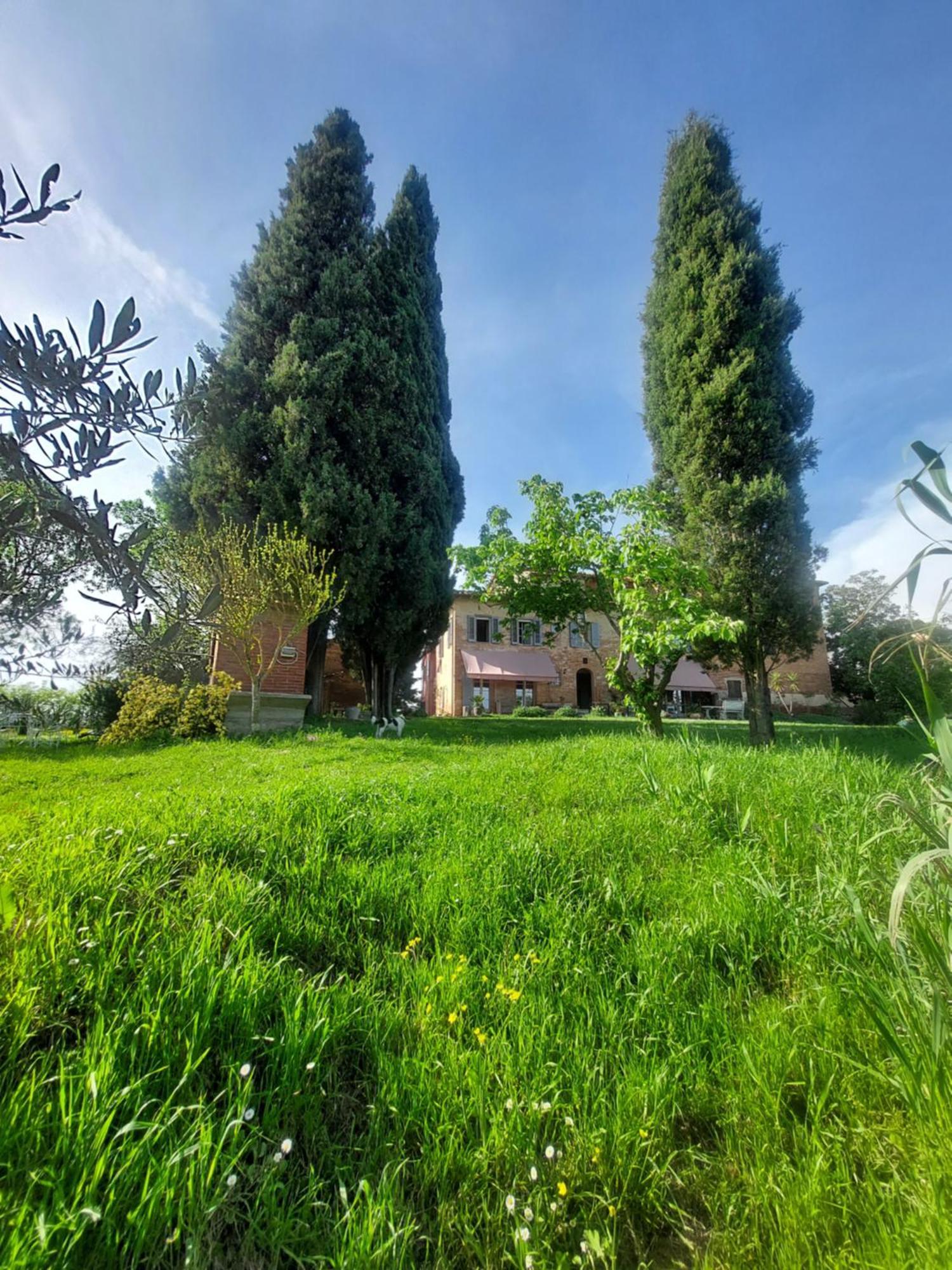 Casa Ezio Marchi - Due Appartamenti E Una Family Suite Bettolle Eksteriør bilde