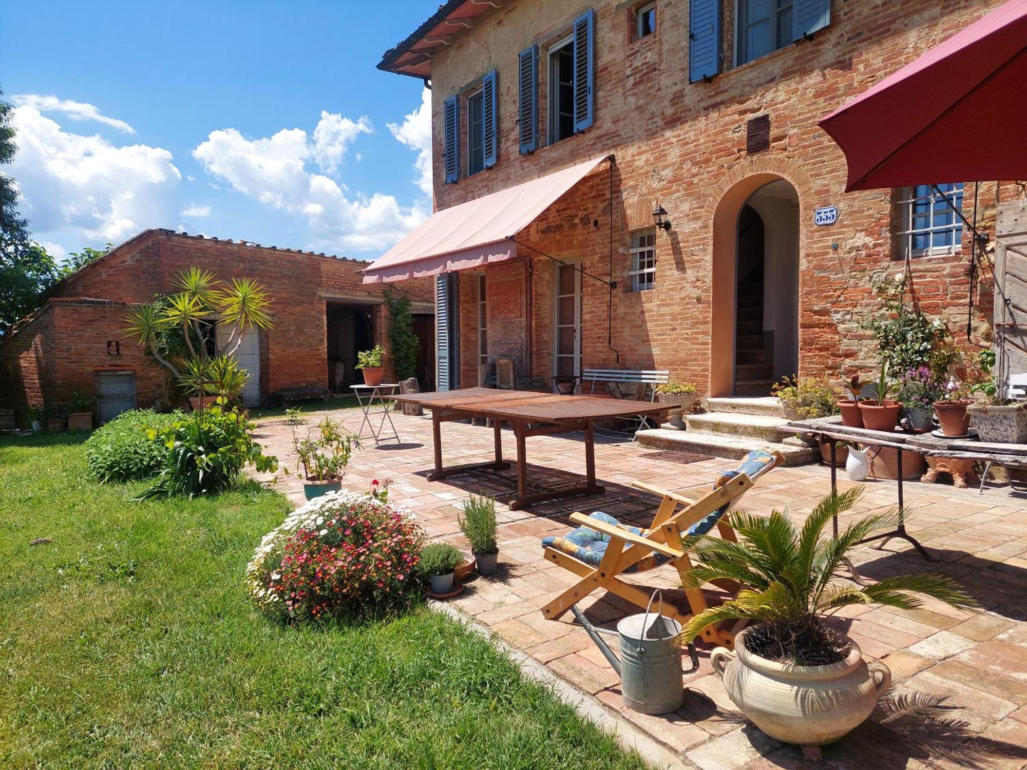 Casa Ezio Marchi - Due Appartamenti E Una Family Suite Bettolle Eksteriør bilde